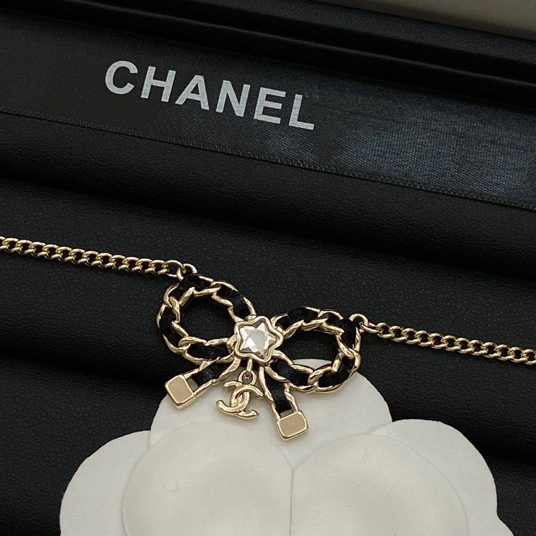 CHANEL ❤️‍🔥*
Necklace 💥
Earring ✨
Master quality 💯
With normal boxes 🗃️ 
90 dhs✅
With master box 📦 
95 dhs✅

Zain216
♥️♥️♥️