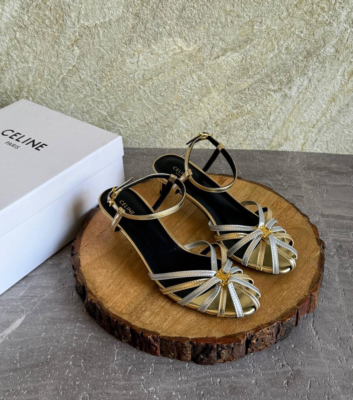 CELINE
SuperMaster Quality 💯
450 dhs🇦🇪🇦🇪
Size: 36-41💥

Zain171
♥️♥️♥️