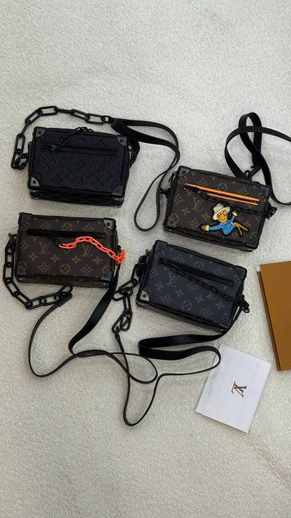 LV 
Master
18Cm 

With Box
🎁🎁🎁

260 dhs✅

Zain131
♥️♥️♥️