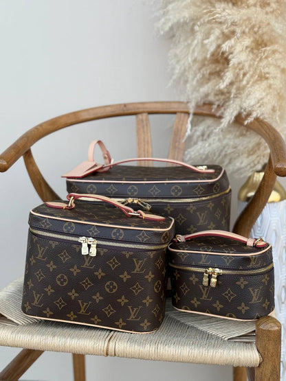 LV
15cm
320 dhs✅
24cm
370 dhs✅
30cm
420 dhs✅
Top quality 
With box🎁

Zain167
♥️♥️♥️