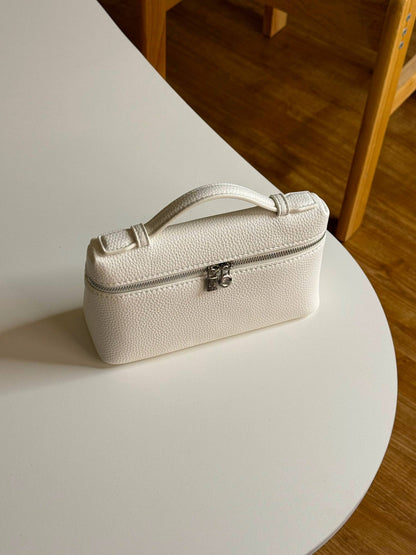 LORO PIANA 

19cm

320 dhs🇦🇪🇦🇪🇦🇪
 MASTER QUALITY
 With box🎁

Zain167
♥️♥️♥️