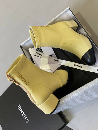 Chanel 
AAA master quality 
Size 36…….41 
500 dhs🇦🇪🇦🇪🇦🇪

Zain180
♥️♥️♥️