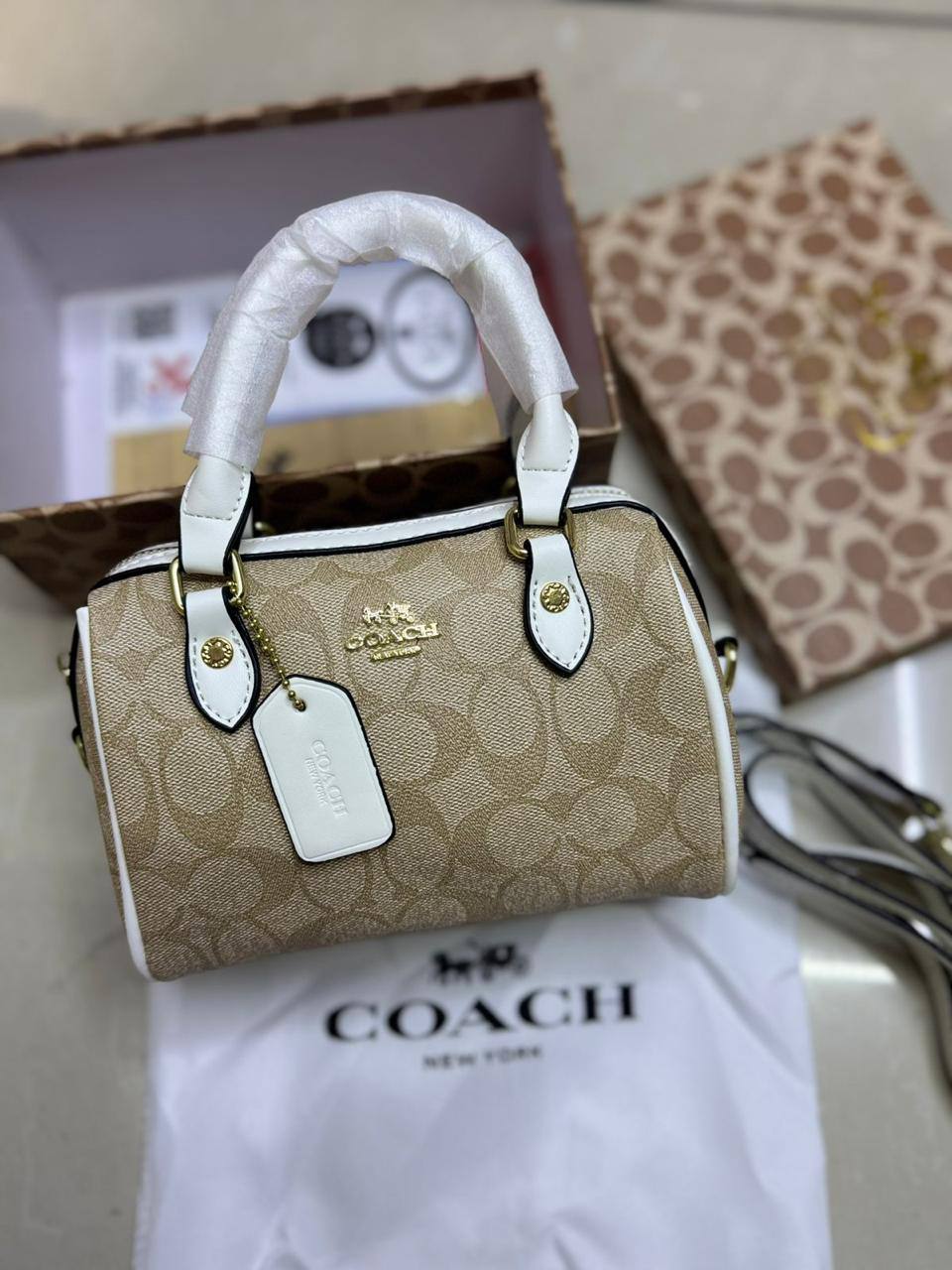 🎉 Offer 🎊  Coach Rowan
High quality +🎁
Size : 19 * 13 cm
60 dhs🪙🌨️

with box 🎁

Zain115
♥️♥️♥️