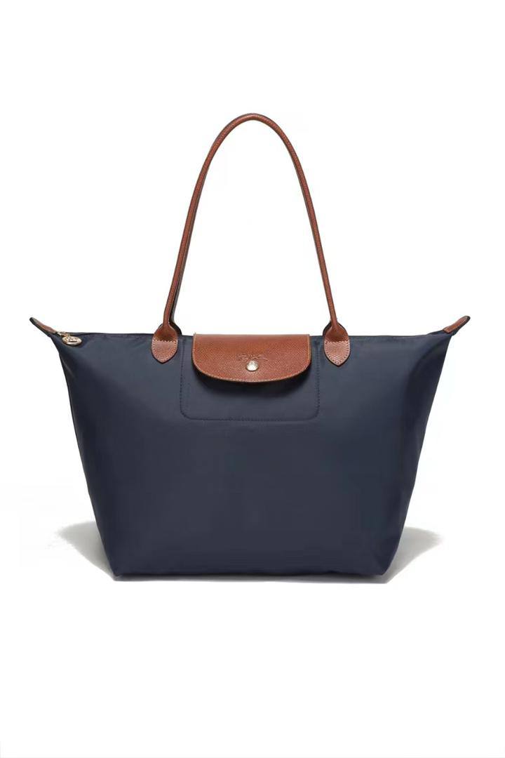 Longchamp
BIG
70 dhs❣️
size 46×19×30cm
Medium
60 dhs❣️
size 36×24×14cm
SMALL
50 dhs❣️
size 20×8.5×14cm

Zain41
♥️♥️♥️