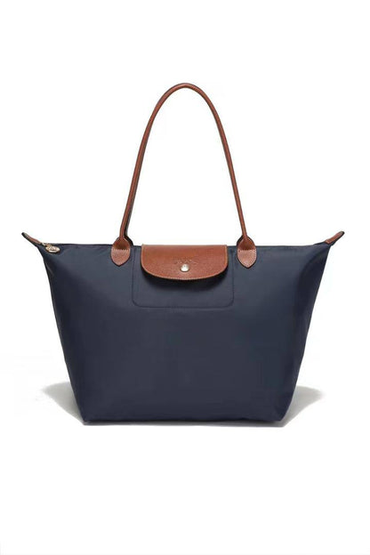 Longchamp
BIG
70 dhs❣️
size 46×19×30cm
Medium
60 dhs❣️
size 36×24×14cm
SMALL
50 dhs❣️
size 20×8.5×14cm

Zain41
♥️♥️♥️