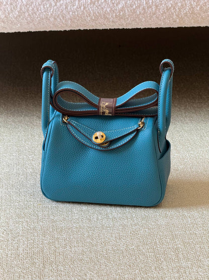 Hermes mini Lindy 18cm💥Master quality ✅with box 📦 
340 dhs✅

Zain51
♥️♥️♥️
