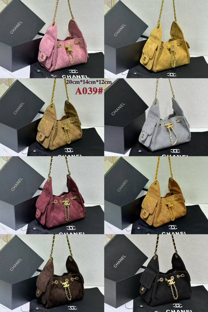 CHANEL 

NEW CAME 
HIGH QUALITY  

WITH BOX 
120 dhs🇦🇪🇦🇪

20cm

Zain39
♥️♥️♥️