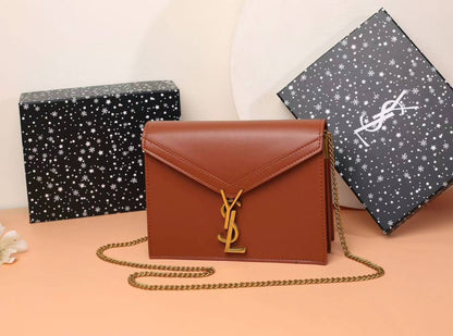 YSL 
GOOD QUALITY 
WITH BOX
🎁🎁🎁

100 dhs✅
SIZE: 22cm

Zain39
♥️♥️♥️
