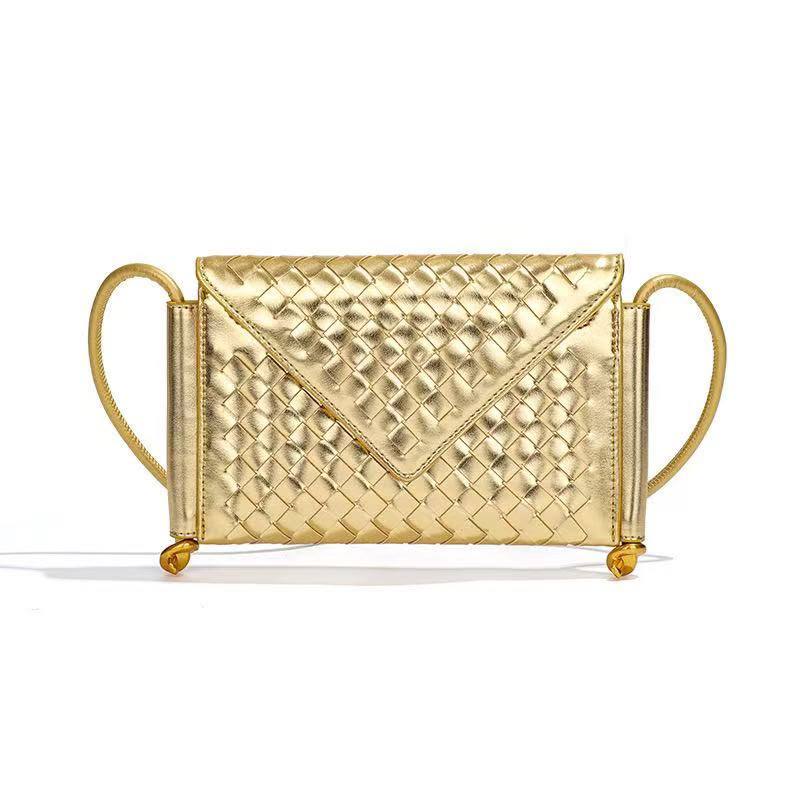 BOTTEGA 
clutch bag  
75 dhs💓
size 24*16cm


Zain161
♥️♥️♥️
