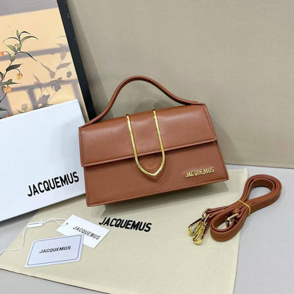 JACQUEMUS 
GOOD QUALITY 💫
110 dhs🇦🇪🇦🇪
WITH BOX 📦

Zain28
♥️♥️♥️