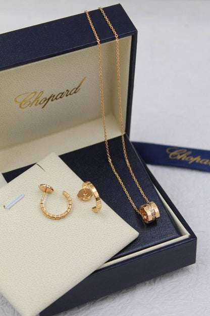 Chopard 💎
🆕🎉🥳🎊🆕
↗️ *Super Master Quality ®️*
Ice cube with stones ⤵️
Necklace & earrings ⤴️
Set (Necklace with earrings )
130 dhs🪙🖤
with *Normal* Box
170 dhs🪙🖤
with *Orignal* Box
Necklace 
75 dhs🪙🖤
earrings 
75 dhs🪙🖤

Zain106
♥️♥️♥️