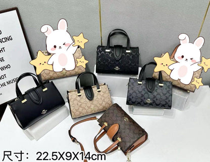 Coach - MK
95 dhs❣️
SIZE：22×9×14cm
good-quality 

with box
🎁🎁🎁

Zain35
Zain115
♥️♥️♥️