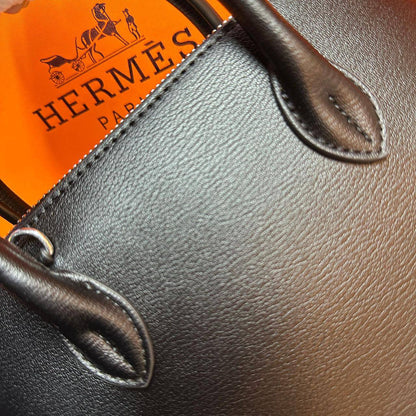 HERMES 
BIG SIZE GOOD QUALITY *WITH BOX 🎁

110 dhs✅

Zain39
♥️♥️♥️