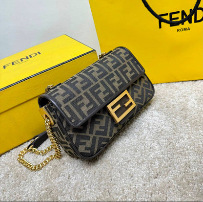 FENDI 
MASTER QUALITY
 WITH BOX 
240 dhs✅

Zain295
♥️♥️♥️
