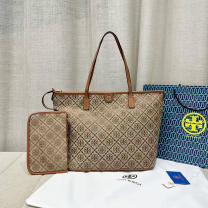 💗 Tory Bouch 2 in 1
1⃣️ First quality
Size: 40 * 30 * 17 cm
95 dhs👑

Zain115
♥️♥️♥️