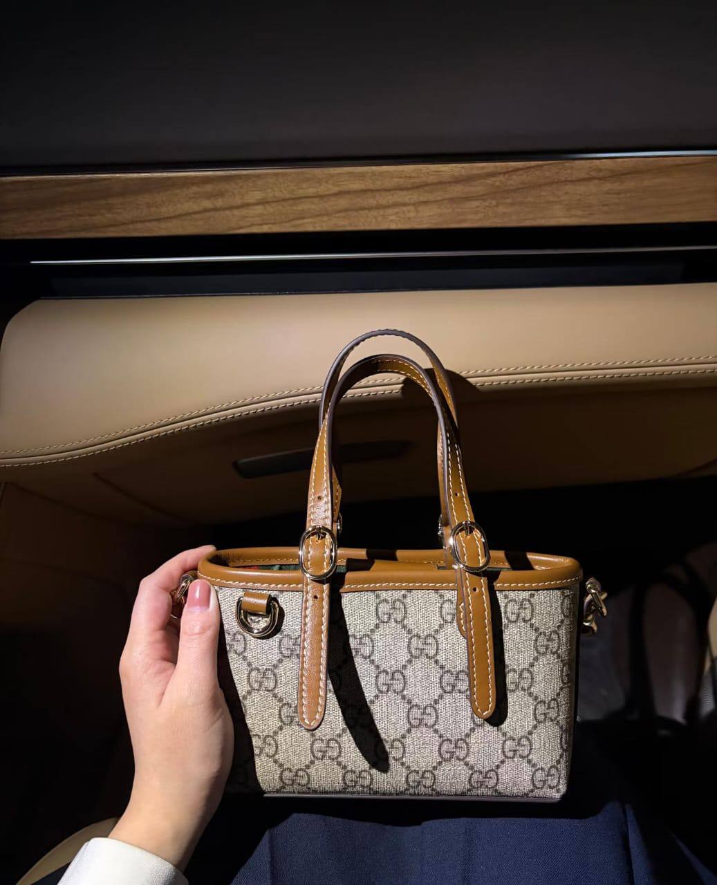 Gucci

Size：17/7/12

with box🎁

90 dhs✅

Zain07
♥️♥️♥️