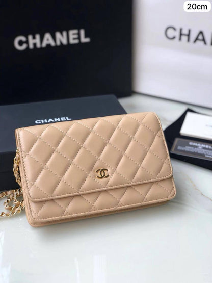 Dior woc

1⃣️ First quality +🎁

Size : 21 * 12 cm
110 dhs🇦🇪
 with box 🎁

Zain115
♥️♥️♥️