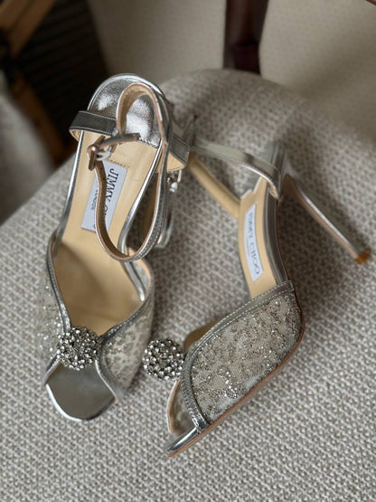 JIMMY CHOO - AQUAZZURA
🤩Available now 😍😍
Size: 36 to 41
Super master quality 
450 dhs✅

Zain198
♥️♥️♥️