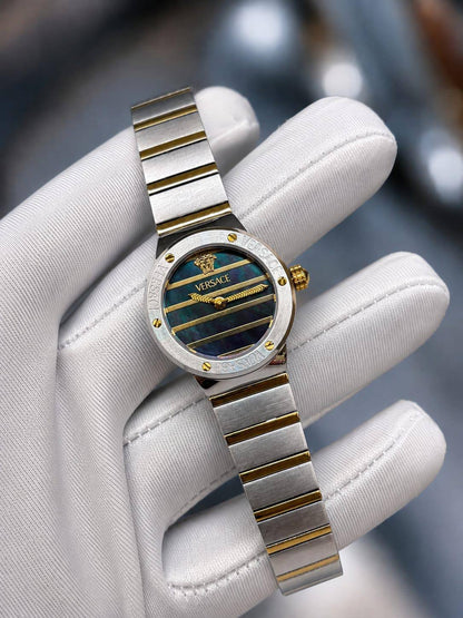 Versace 

watch for ladies 

good quality 
230 dhs🇦🇪🇦🇪

Zain59
♥️♥️♥️