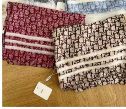 Silk scarf 
40 dhs🪙💕

Zain93
♥️♥️♥️