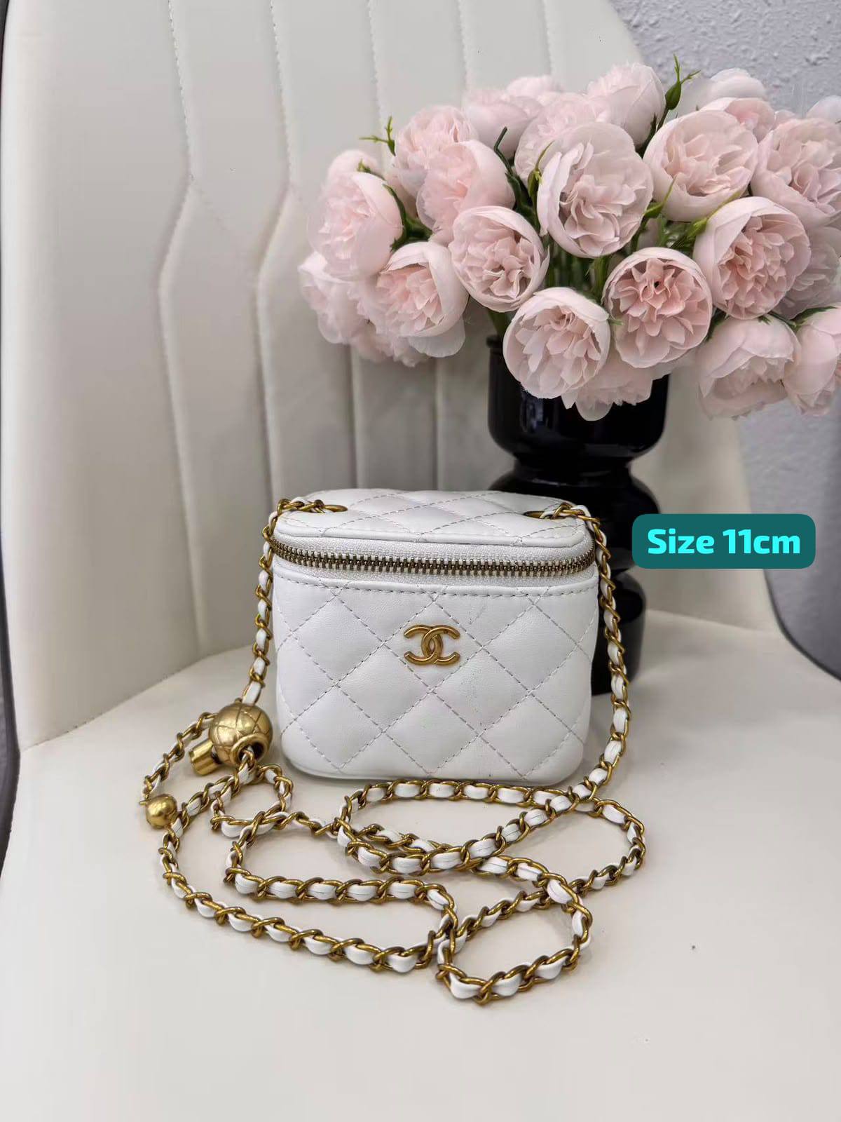 Chanel

Good quality 

with box 
100 dhs🇦🇪🇦🇪

Zain186
♥️♥️♥️
