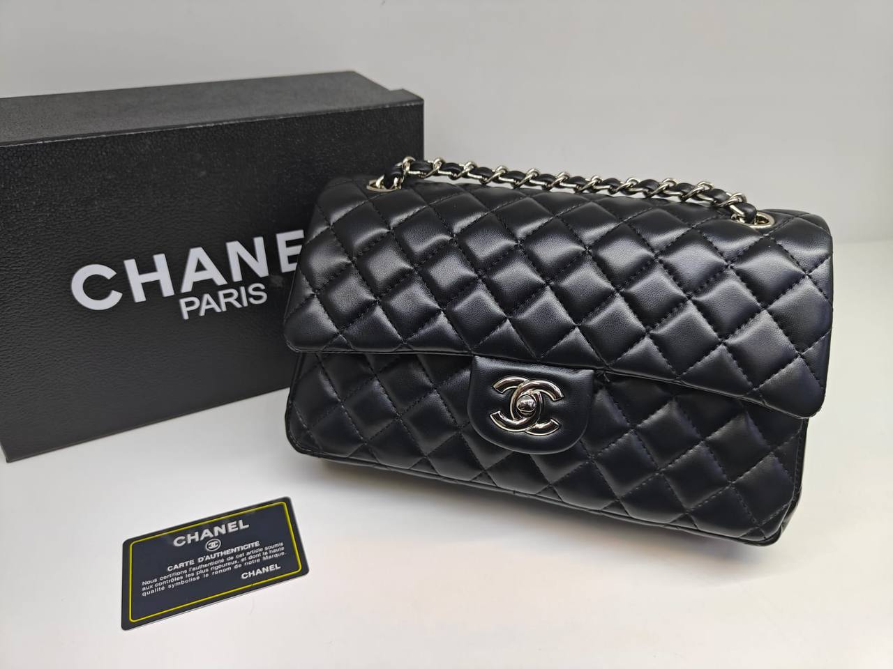 Chanel
120 dhs🇦🇪

with box
🎁🎁🎁

Zain235
♥️♥️♥️