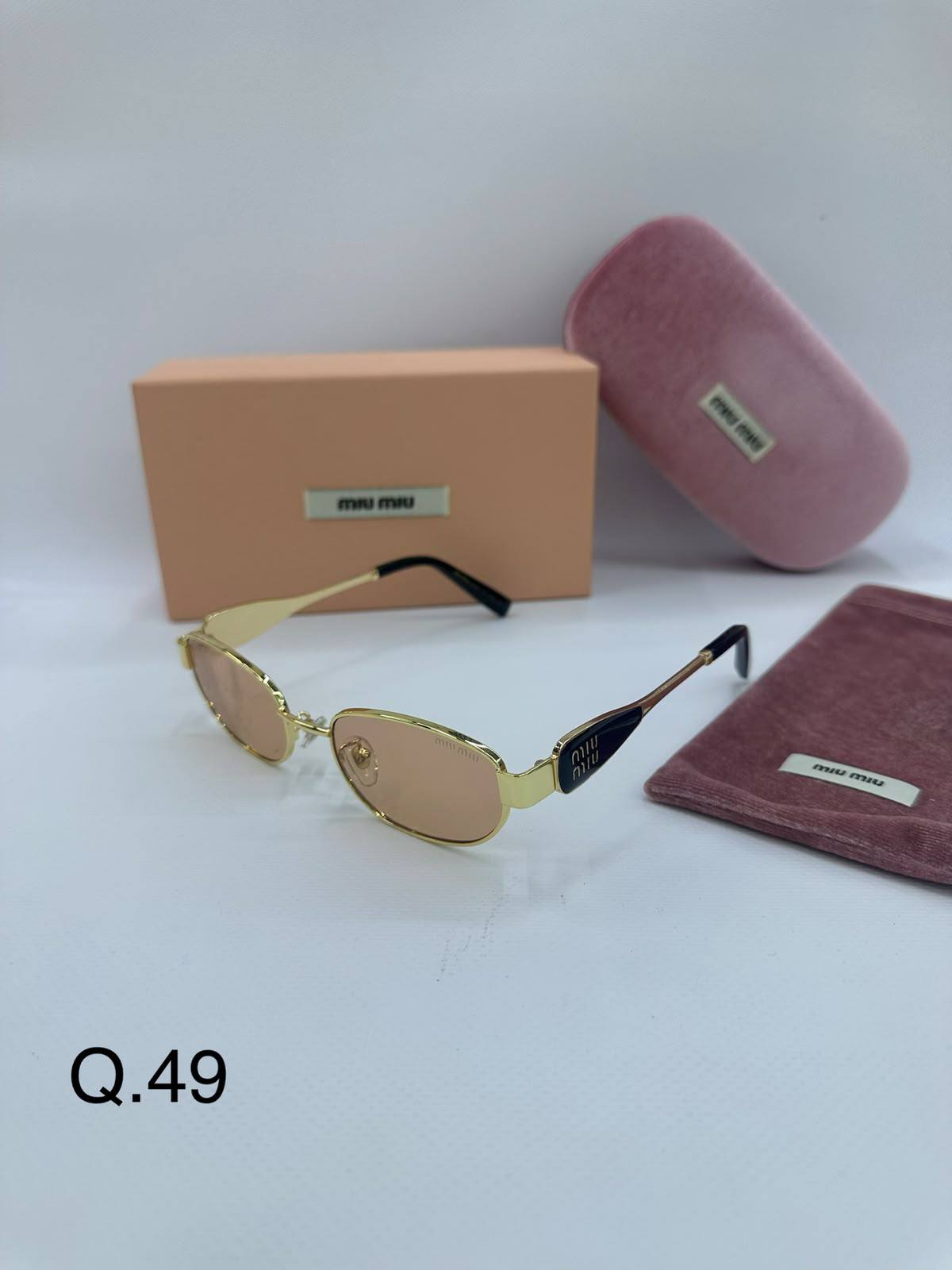 MIU MIU 
Sunglasses 💥
Copy 1️⃣ 
good quality 💯
With original boxes  🗃️ 
60 dhs✅

Zain216
♥️♥️♥️