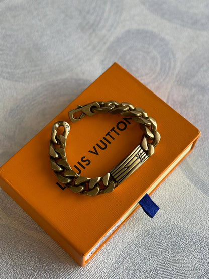 *LV*
*New bracelets*
*Super master quality*
230 dhs🪙🖤

Zain179
♥️♥️♥️