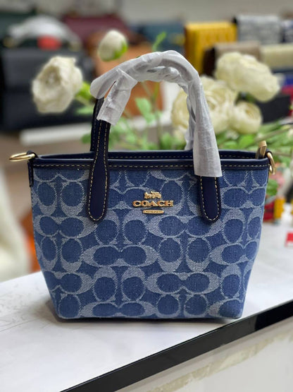 Coach
90 dhs🇦🇪🇦🇪
with box 🎁

Zain169
♥️♥️♥️