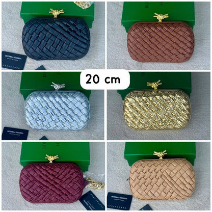 Bottega 

110 dhs✅

with box
🎁🎁🎁

Zain90
♥️♥️♥️