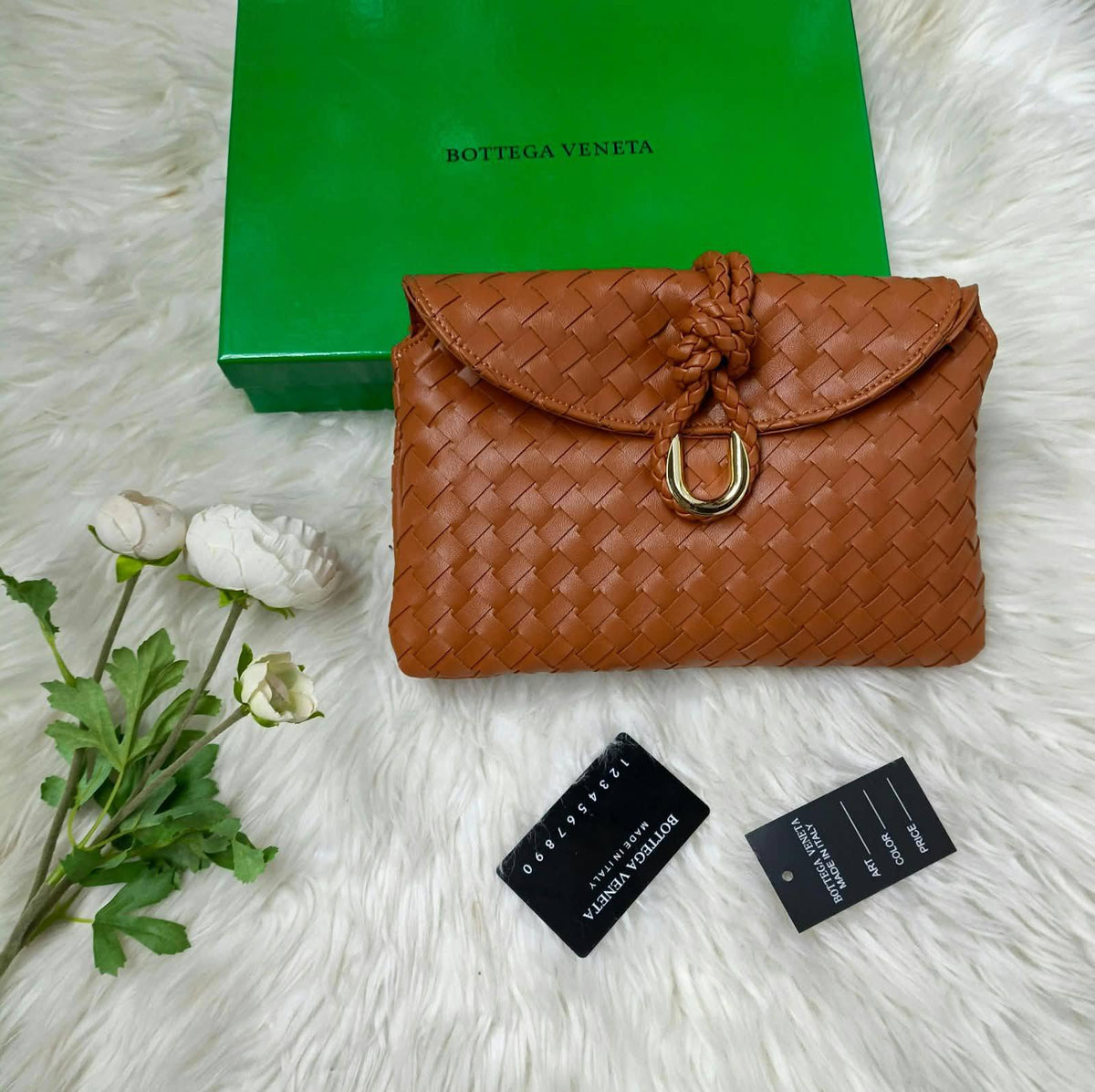 AVAILABLE 

Bottega

 WITH BOX 🎁 

100 dhs🇦🇪🇦🇪

Zain169
♥️♥️♥️