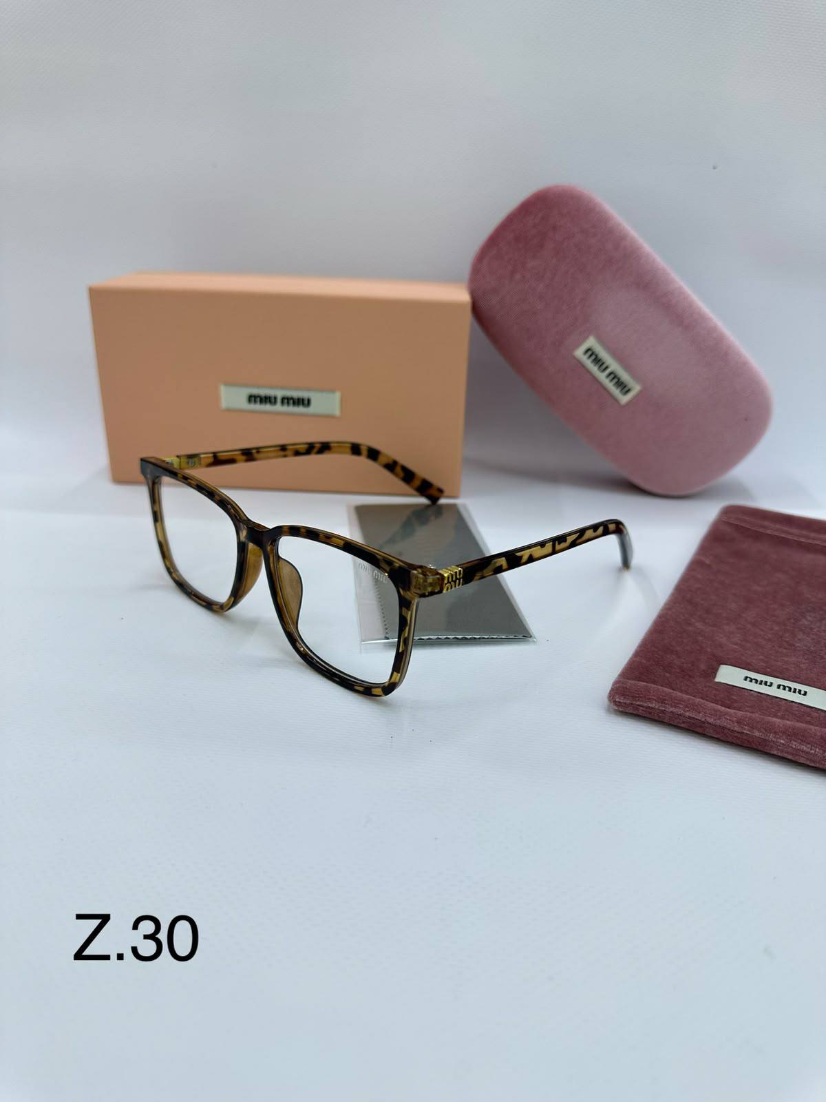 MIU MIU 
Sunglasses 💥
Copy 1️⃣ 
good quality 💯
With original boxes  🗃️ 
60 dhs✅

Zain216
♥️♥️♥️