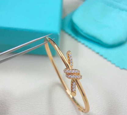Tiffany Bangle* ⚡️
Master quality 

60 dhs🪙🌨️

normal box 📦

Zain48
♥️♥️♥️