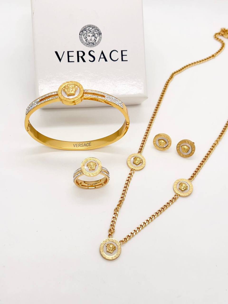 Stainless steel SET 💯*
Necklace ❤️‍🩹
Earring 🍁
Breslat ❣️
Ring free size 
With normal boxes 📦 
And paper bag 🛍️
45 dhs🇦🇪

Zain216
♥️♥️♥️