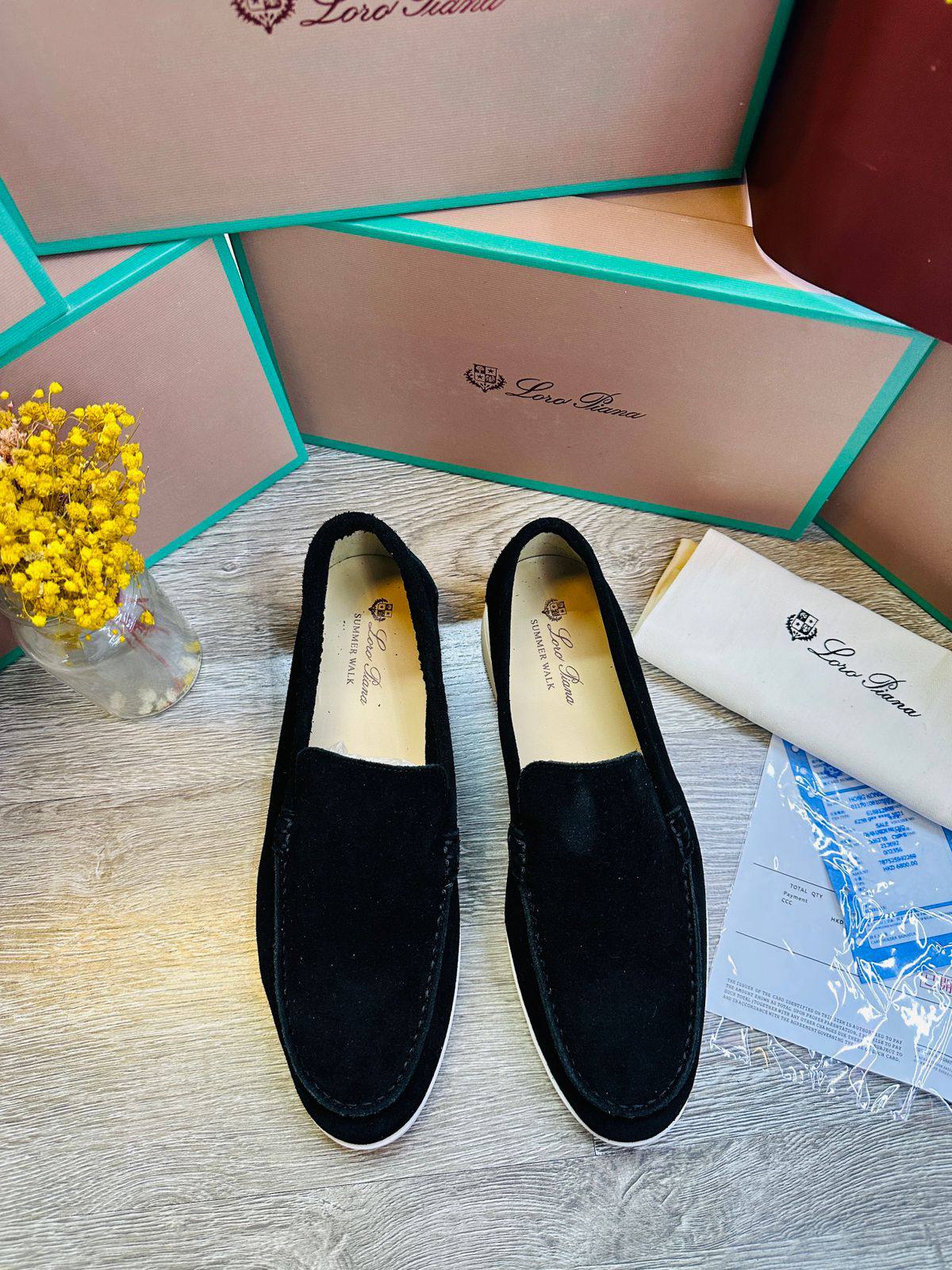 Loro Piana
leather  
size 40-46 
120 dhs🪙🌨️

Zain132
♥️♥️♥️