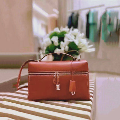 LORA PIANA 

GOOD QUALITY 
WITH BOX 
🎁🎁🎁

95 dhs✅

Zain39
♥️♥️♥️