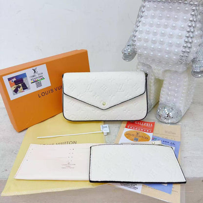 LV / coach

80 dhs🇦🇪🇦🇪

with box
size 22×3.5×12cm

Zain42
♥️♥️♥️