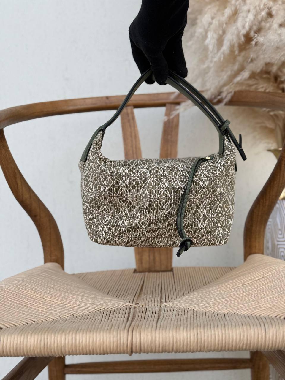 LOEWE
21cm
320 dhs✅
Top quality 
With box🎁

Zain167
♥️♥️♥️