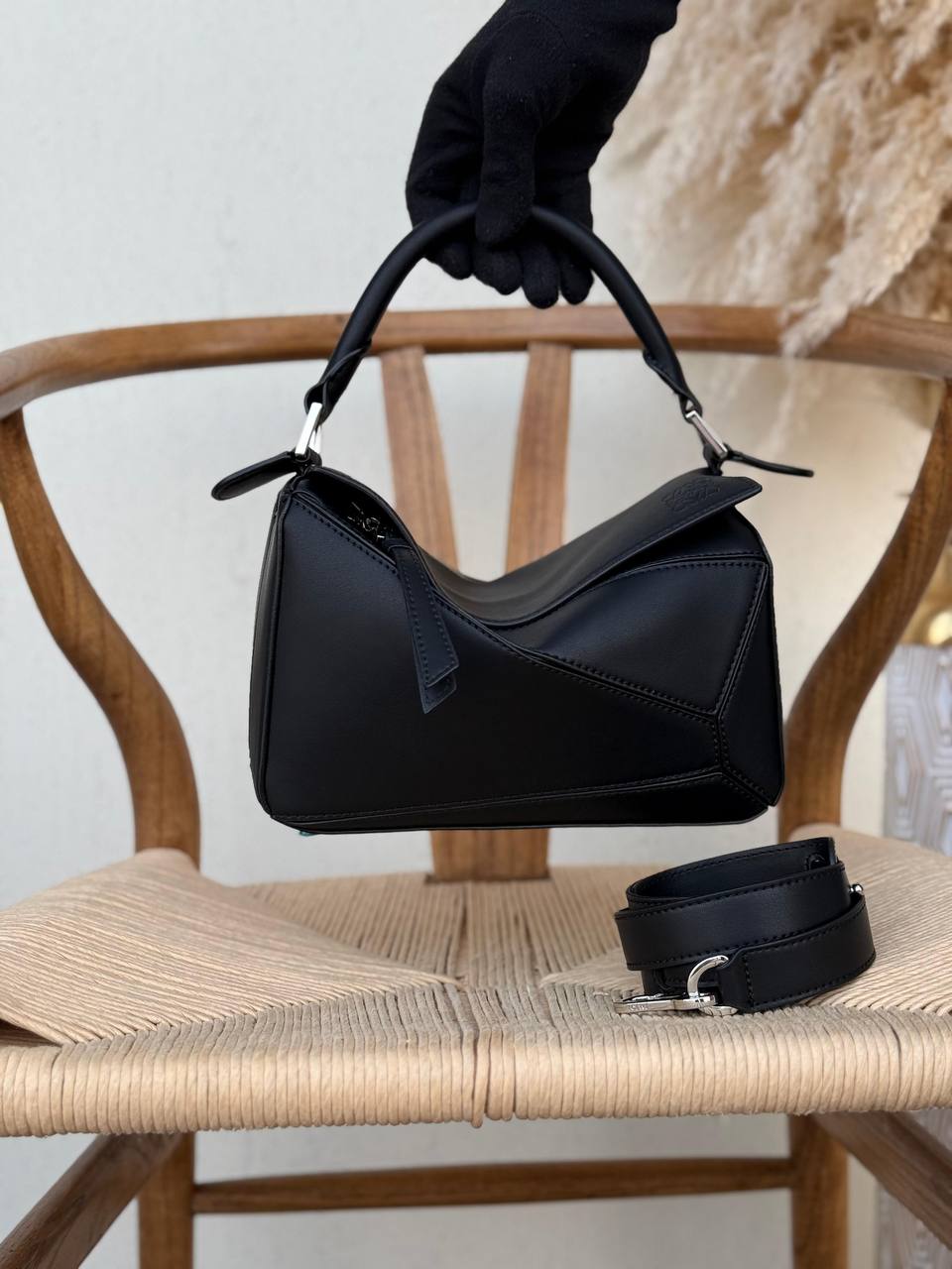 LOEWE
24cm
370 dhs✅
Top quality 
With box🎁

Zain167
♥️♥️♥️