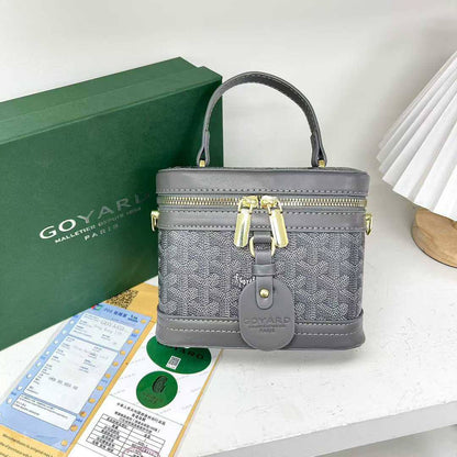 Goyard

with box
🎁🎁🎁

75 dhs✅

Zain232
♥️♥️♥️