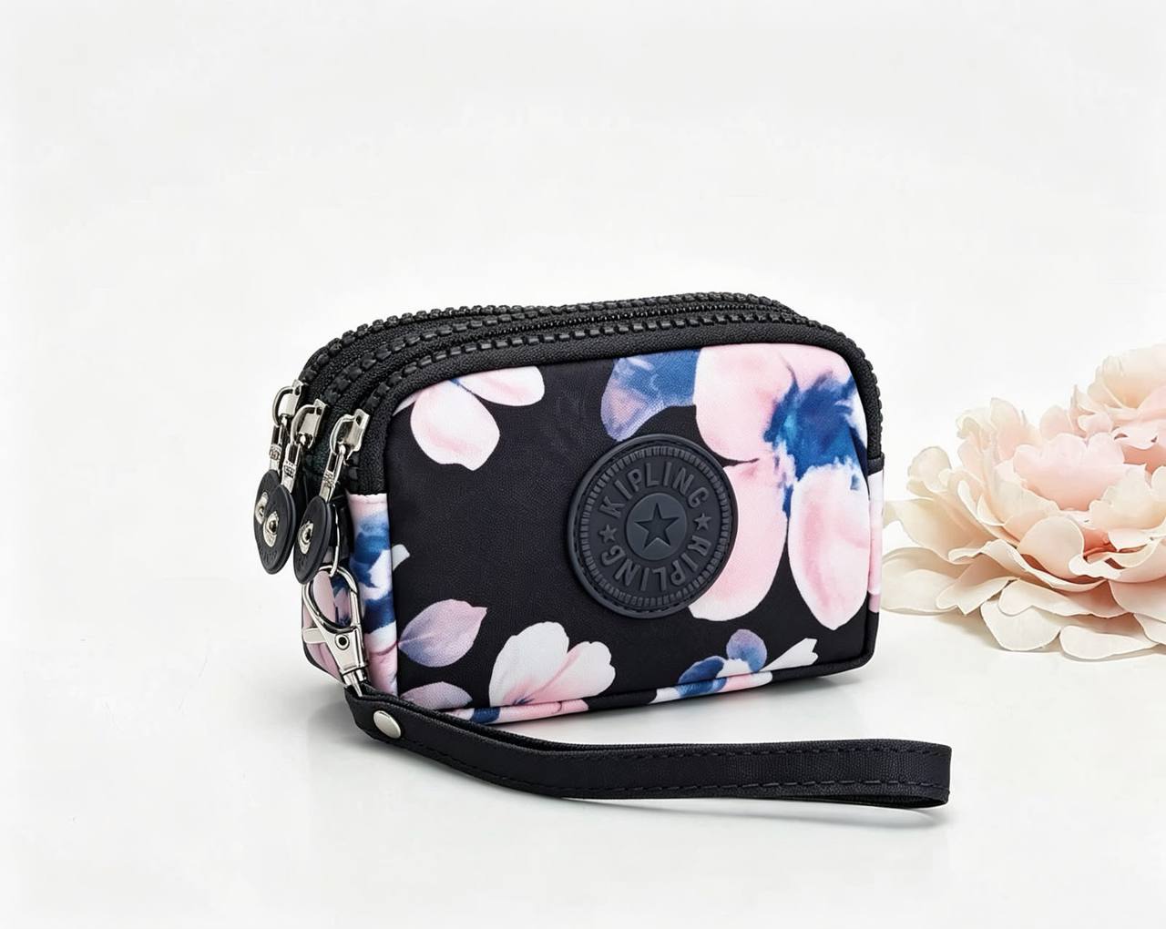 Kipling 
small size 
15 dhs🇦🇪🇦🇪

Zain295
♥️♥️♥️