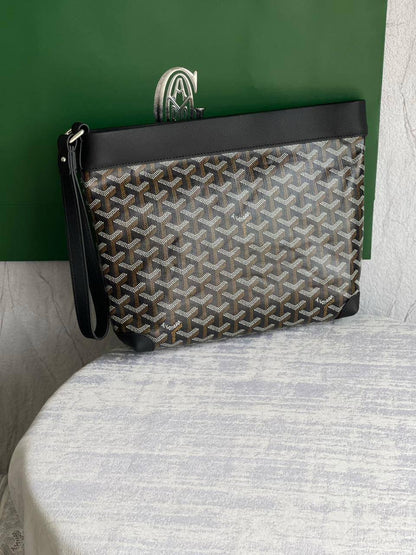 GOYARD
*Pouch*
*Master quality*
450 dhs🌺

Zain179
♥️♥️♥️