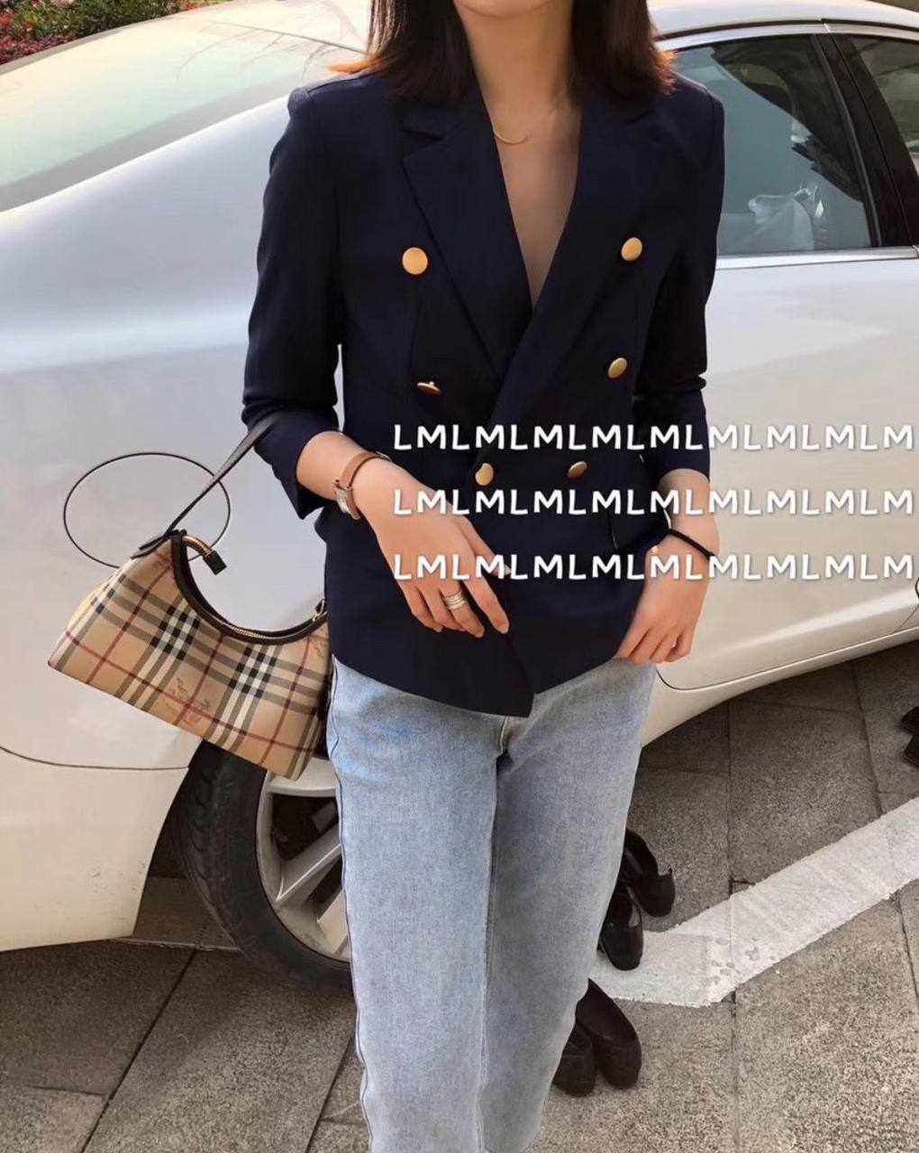 BURBERRY
 GOOD QUALITY 
WITH BOX 
🎁🎁🎁

85 dhs✅

Zain39
♥️♥️♥️