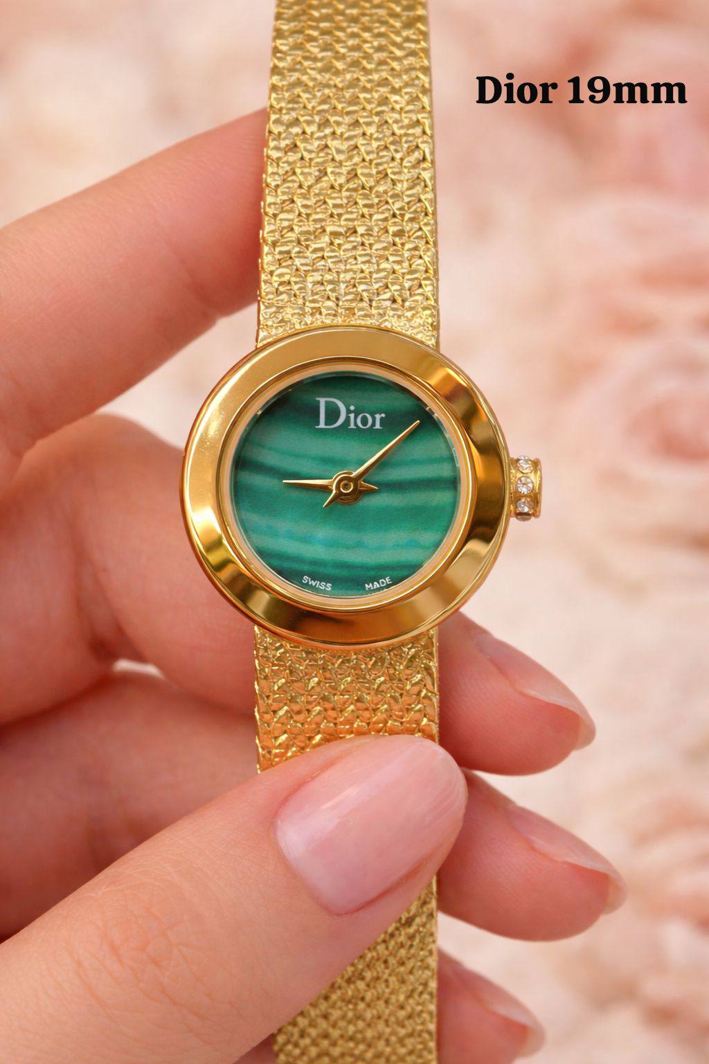 Dior mini size watch for ladies good quality 
170 dhs🌺
 (size 19mm)

Zain59
♥️♥️♥️