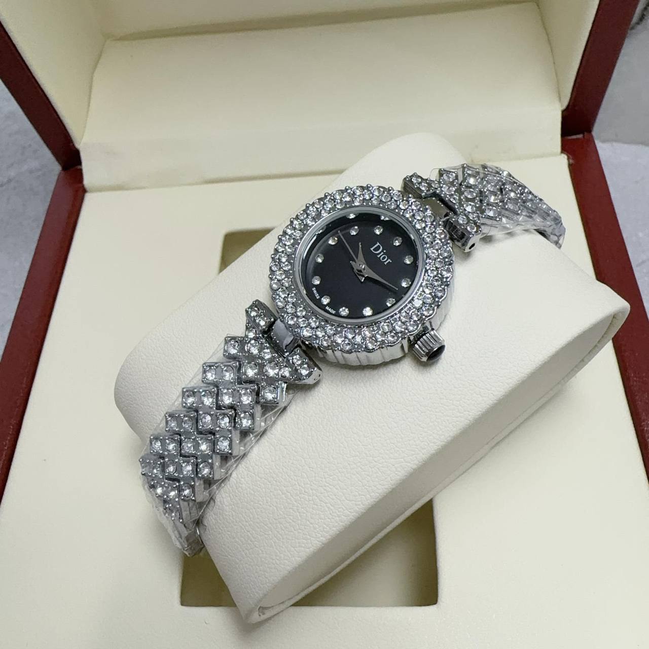 Ladies Watch
60 dhs🇦🇪🇦🇪

Zain45
♥️♥️♥️