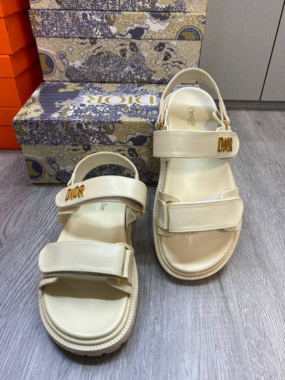 Dior Slippers, 

Good Quality 
Size 38 to 41

With box.pepper bag

105 dhs🇦🇪🇦🇪

Zain120
♥️♥️♥️