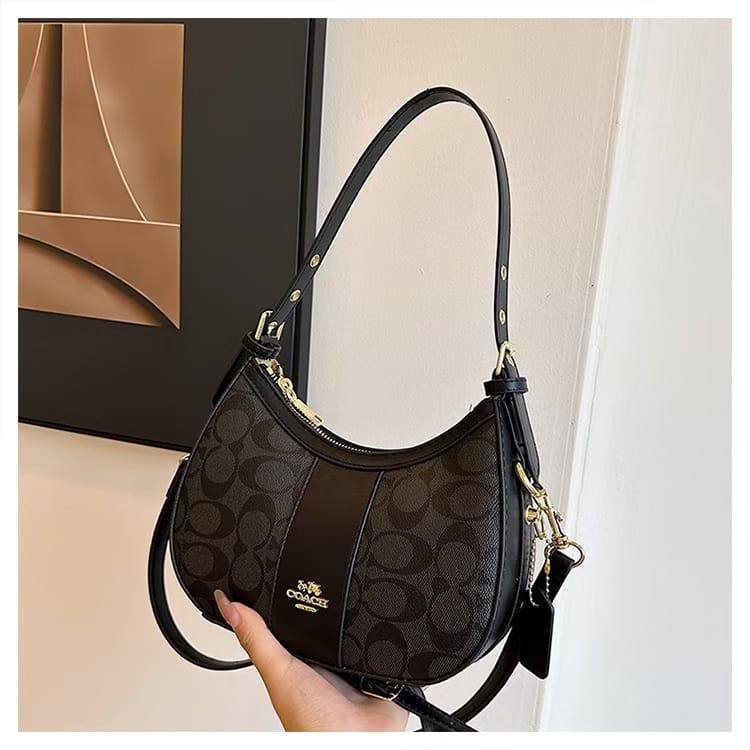 Coach

90 dhs
With box

Zain235
♥️♥️♥️