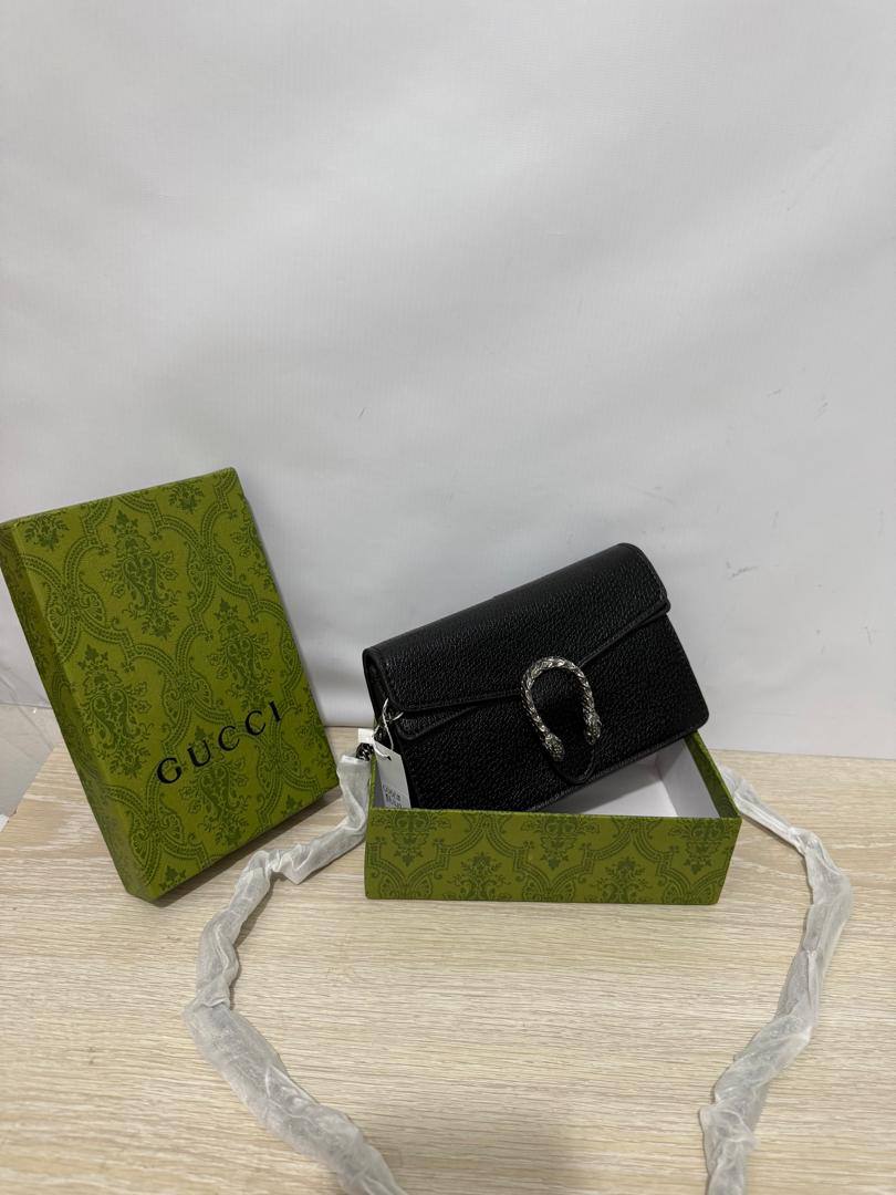 Gucci
85 dhs🪙🌨️ 
high quality 

With box
🎁🎁🎁
Zain26
♥️♥️♥️
