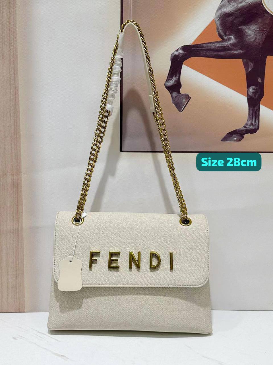Fendi

Good quality 

with box 
🎁🎁🎁

105 dhs❣️

Zain186
♥️♥️♥️