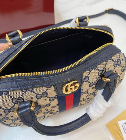 GUCCI 
COPY ONE 
SPECIAL OFFER WITH BOX 
140 dhs✅

Zain295
♥️♥️♥️
